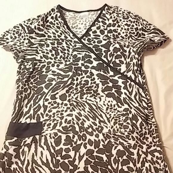 Scrub top - Picture 1 of 1